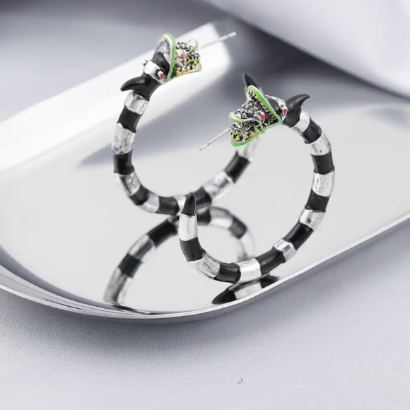 Tim Burton’s Beetlejuice Goth Earrings - Picture 1 of 3